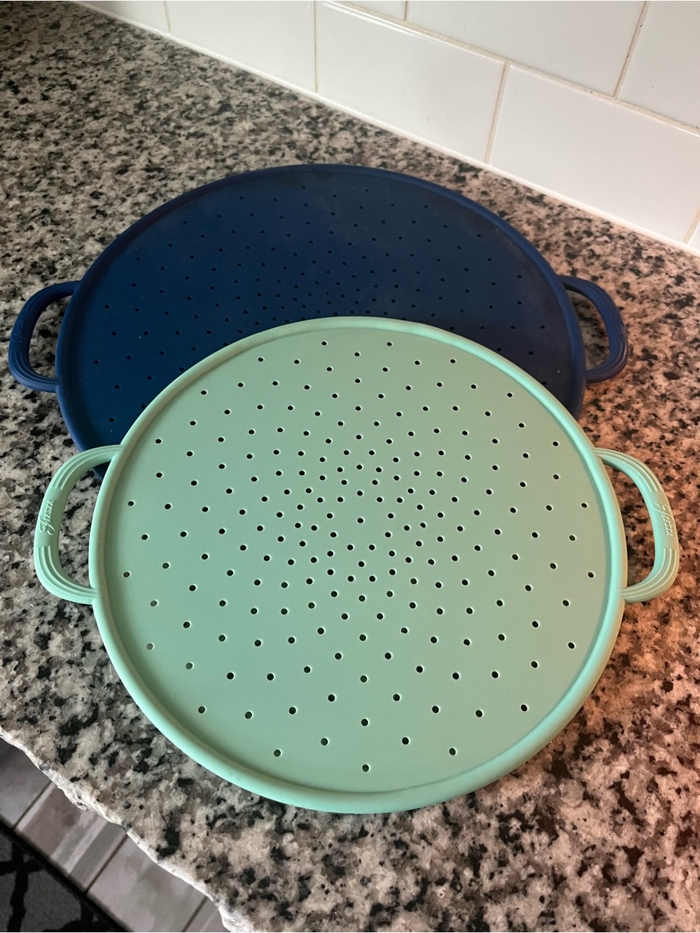 Fiestaware Mint & Navy Silicone Collapsible Steamer/Strainer Set